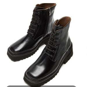 La Canadienne Pique Black Leather Bootie. Women’s 9.5